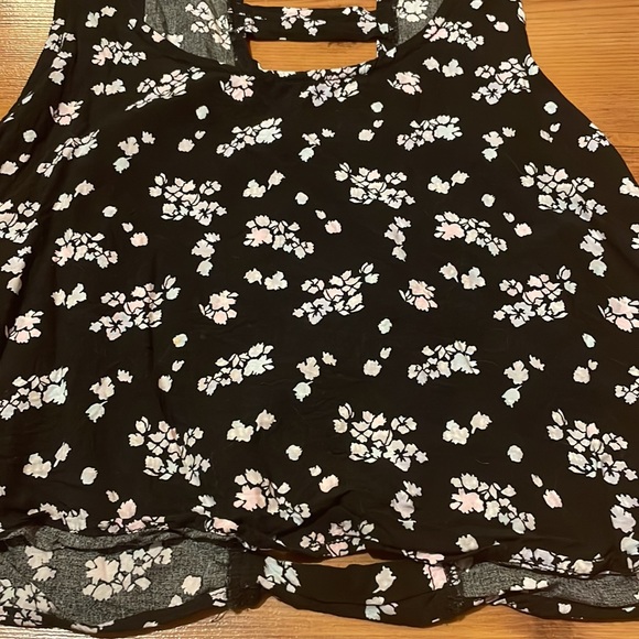 Garage Floral Crop Too XS Black/White - Picture 2 of 4